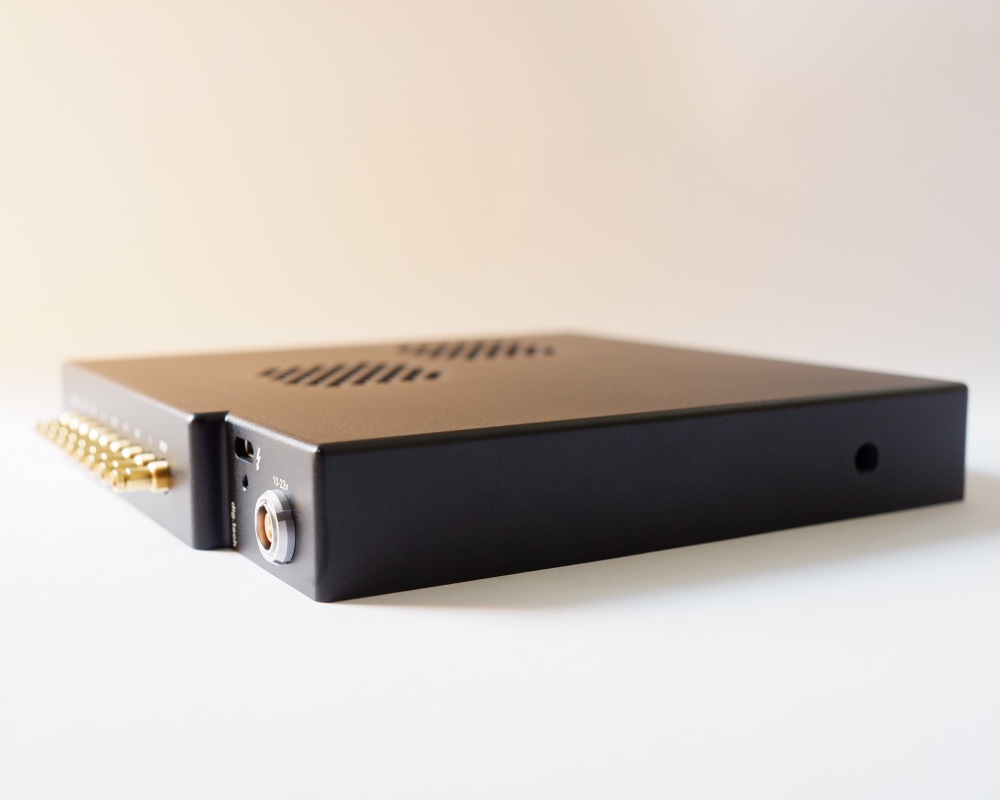 Decklink Quad 2 USB4 (/Thunderbolt) Enclosure *discontinued* - Image 3